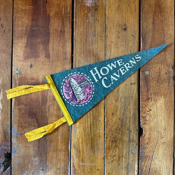 Vintage Howe Caverns Felt Pennant - Picture 1 of 7
